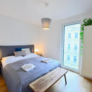 https://brandnew-design-apartment.vienna-besthotels.com